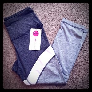 NWT Yogalicious High Waist Capris Size M